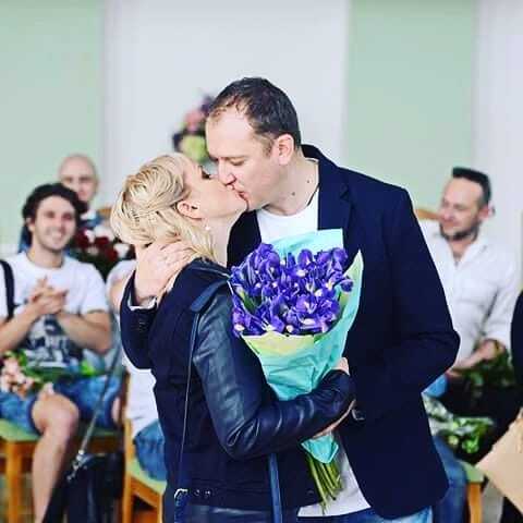 Целовались как дети: в сети появились трогательные фото со свадьбы Ирмы Витовской