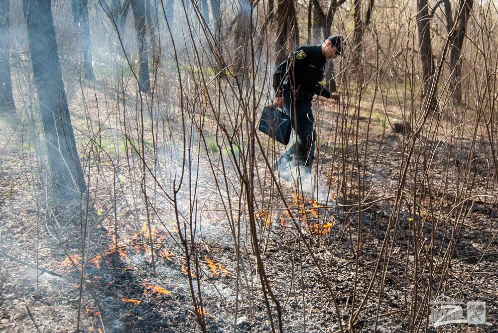 Суворий харківський коп загасив пожежу ногами: опубліковані фото