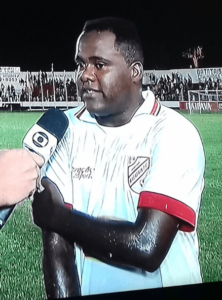 Бразильский футболист шокировал своей формой после возвращения в спорт: фото "красавчика"