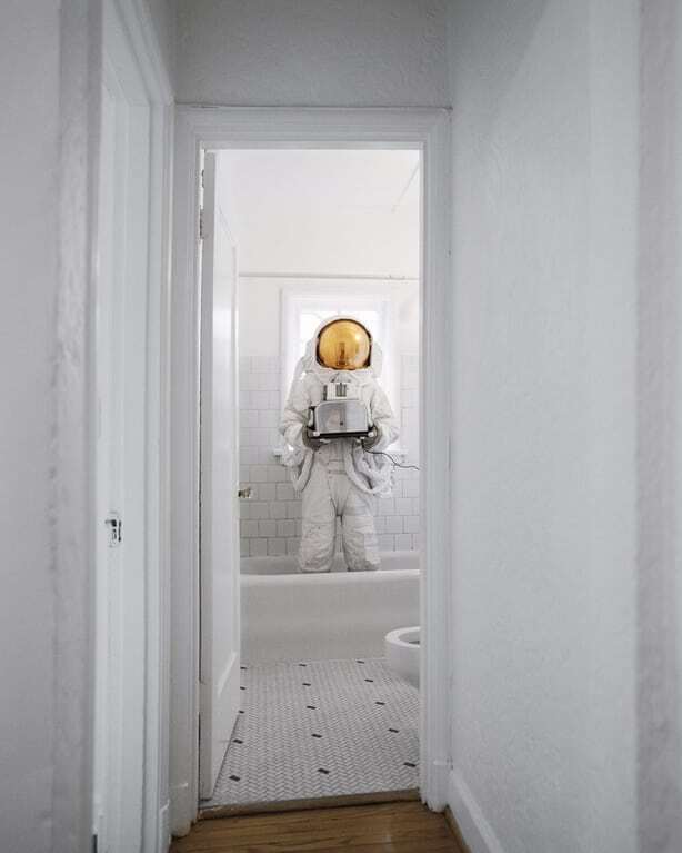 Американский фотограф показал "самоубийство астронавта"