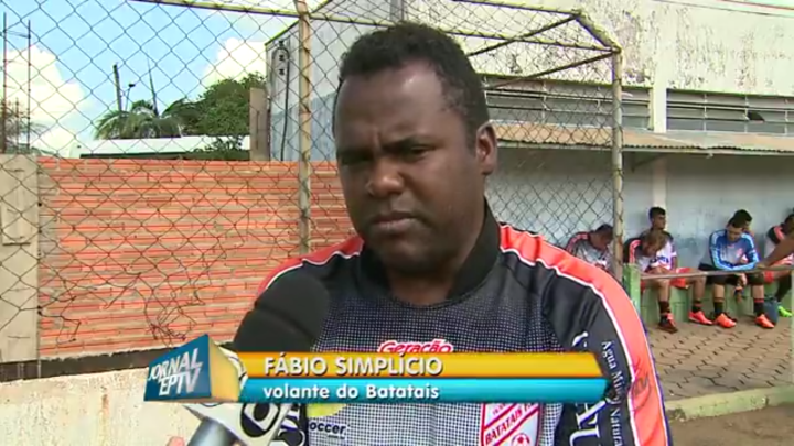 Бразильський футболіст шокував своєю формою після повернення в спорт: фото "красеня"