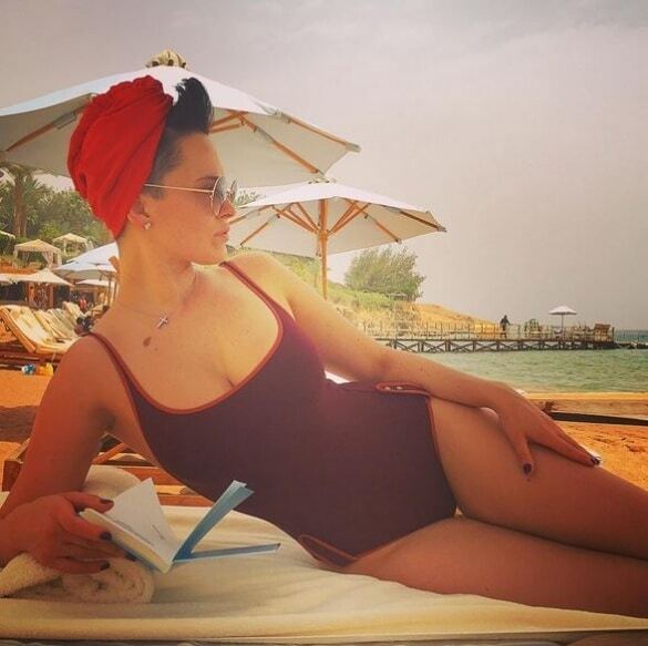 Астафьева показала роскошную фигуру в купальнике на отдыхе в Египте