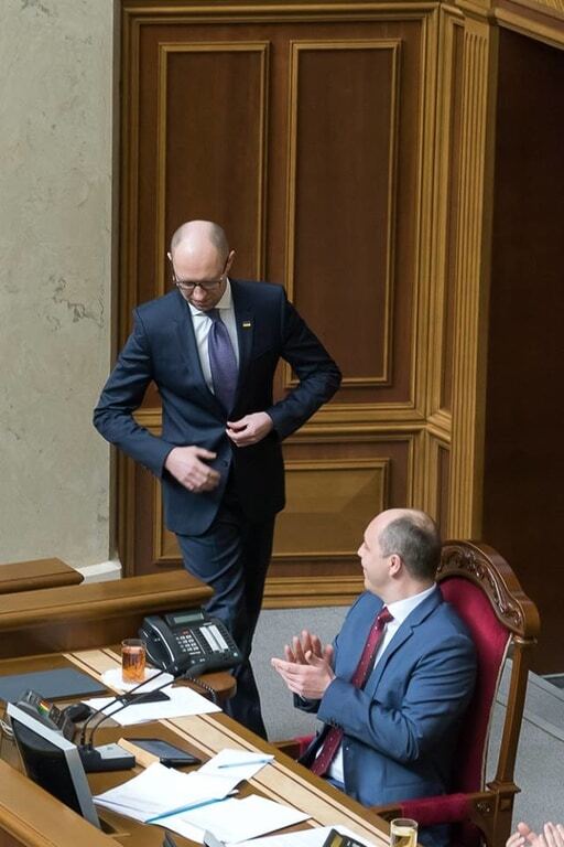 Яценюк виголосив прощальну промову, Рада скандувала "Молодець"