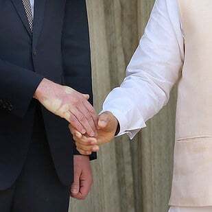 Железная хватка: опубликованы шокирующие фото руки принца Уильяма после встречи с премьером Индии