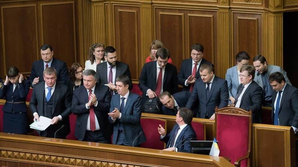 Яценюк виголосив прощальну промову, Рада скандувала "Молодець"
