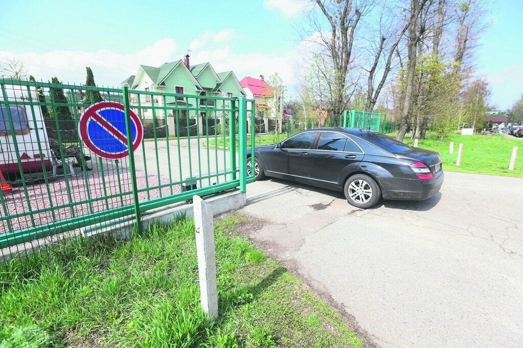 "Отгородился забором и не выручает": соседи Яценюка пожаловались на экс-премьера