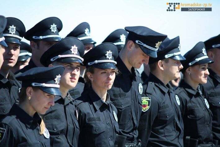 На Хортице приняли присягу 500 полицейских Запорожья: фоторепортаж