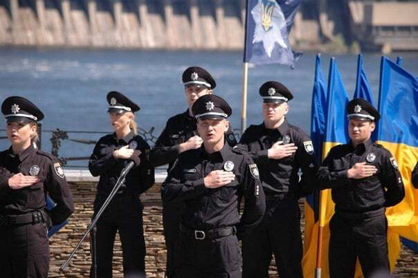На Хортиці склали присягу 500 поліцейських Запоріжжя: фоторепортаж