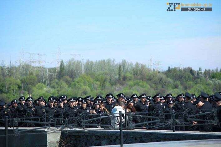 На Хортиці склали присягу 500 поліцейських Запоріжжя: фоторепортаж