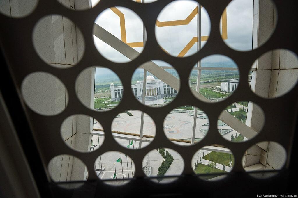 У мережі показали закрите колесо огляду в Туркменістані: фоторепортаж