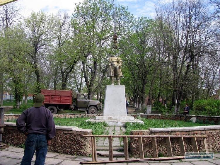 В Одесской области снесли памятник Кирову