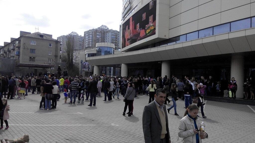 Концерт і виступ Пушиліна: в окупованому Донецьку відкрили торговий центр
