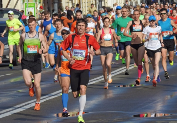Масштабный забег в Киеве: по столице пронеслись две тысячи марафонцев. Опубликованы фото и видео 