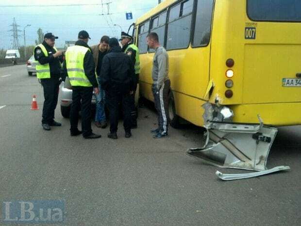 В Киеве пьяные сотрудники полиции устроили аварию: фоторепортаж