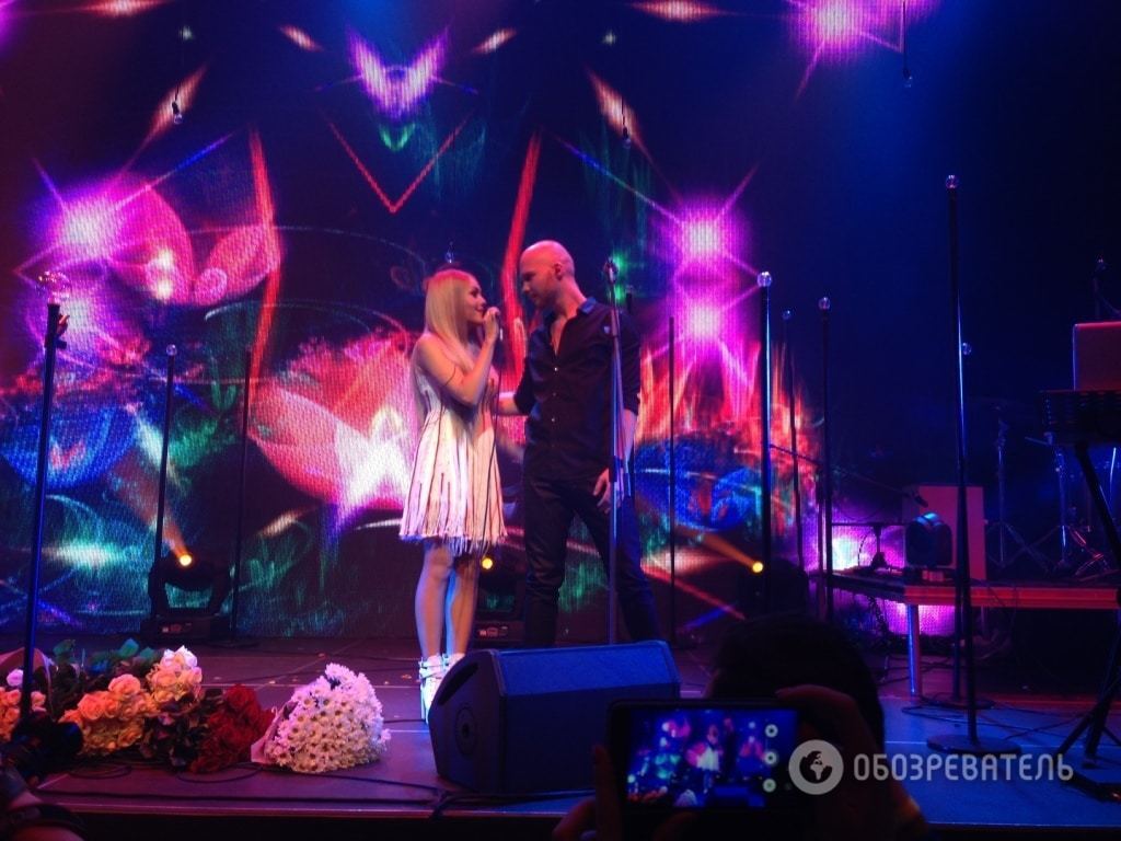 Alyosha показала подросшего сына на сольном концерте в Киеве