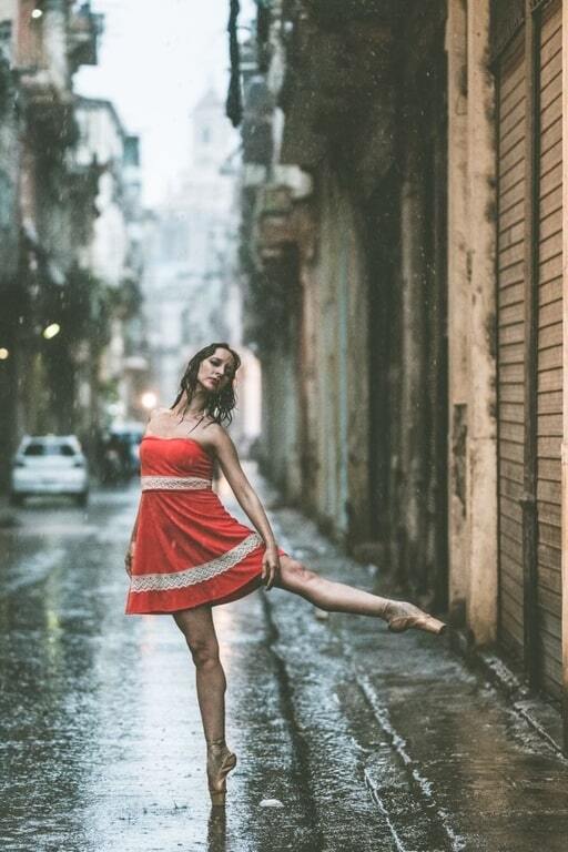 Танцы на улицах Кубы: потрясающие фото артистов балета