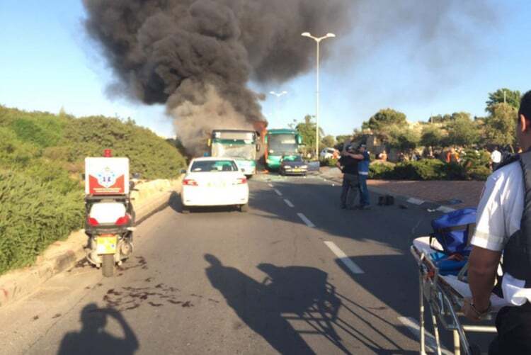 У Єрусалимі вибухнув автобус: десятки поранених. Опубліковано фото і відео
