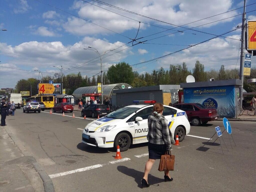 В Киеве авто полиции сбило женщину: все подробности, фото, видео