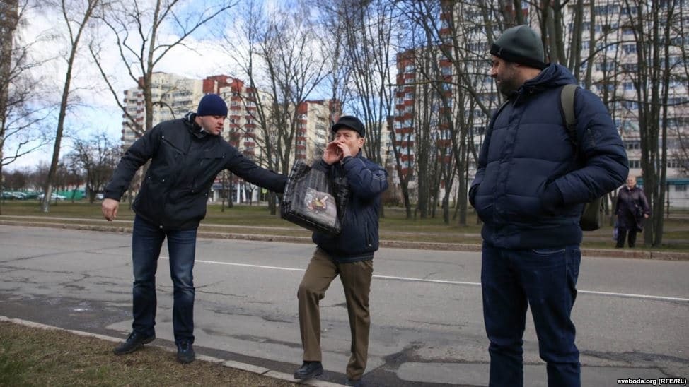 Путлер в Гаагу! У Мінську відбувся пікет проти дружби з Росією: фоторепортаж