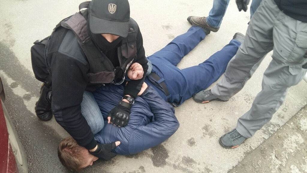 "Погорел": в Харькове майор ГСЧС попался на взятке. Фотофакт