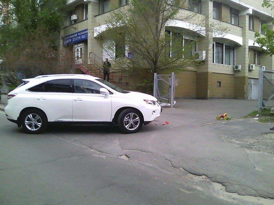 У Києві Lexus двічі наїхав на дитину: 3-річний хлопчик у реанімації