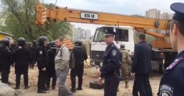 Столкновения на киевской стройке: активисты добились отъезда стройтехники