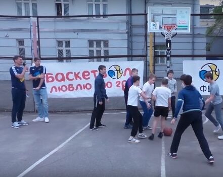 Федерация баскетбола Украины устроила праздник школьникам Киева