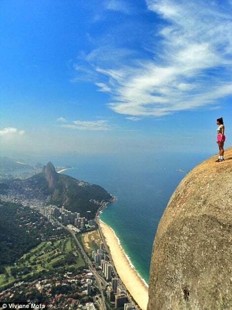 Место, где лучше не делать селфи: фото опасной скалы в Бразилии