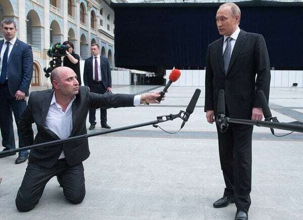 На колени: в сети высмеяли подхалимство журналиста перед Путиным