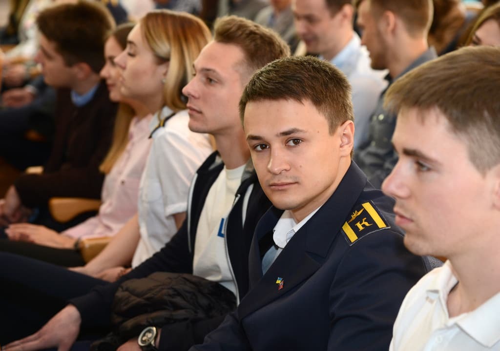 Колесников и Кива выбрали лучших молодых авиаторов Украины