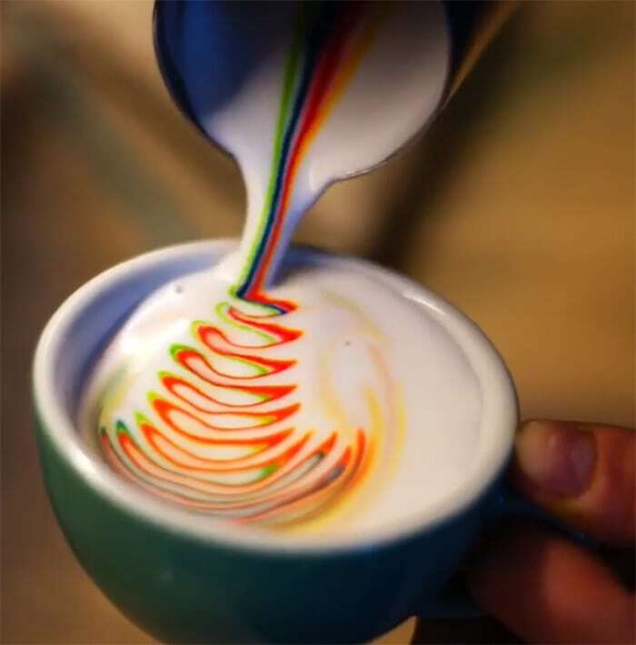 Кофейный арт: бариста создаёт удивительные узоры на латте  