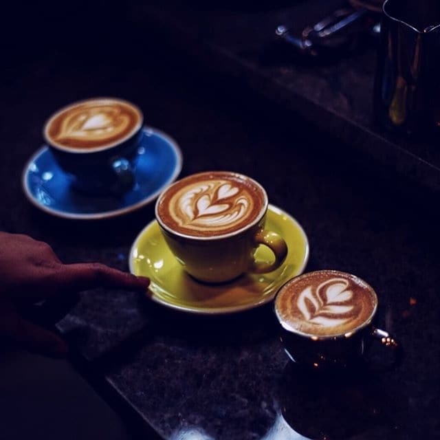 Кофейный арт: бариста создаёт удивительные узоры на латте  