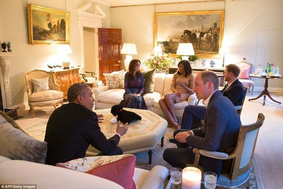 Чоловіче рукостискання: принц Джордж подякував Барака Обаму за подарунок