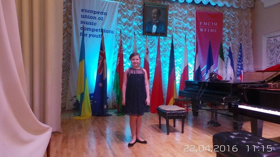 Юна кримчанка знову перемогла на музичному конкурсі піаністів