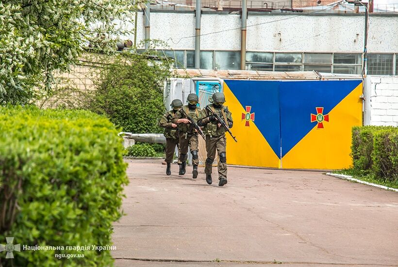 В Нацгвардии показали, как бойцы охраняют Чернобыльскую АЭС: фоторепортаж