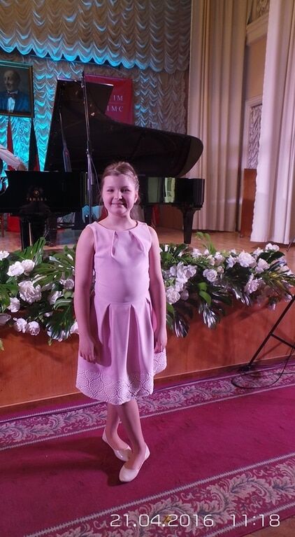 Юна кримчанка знову перемогла на музичному конкурсі піаністів