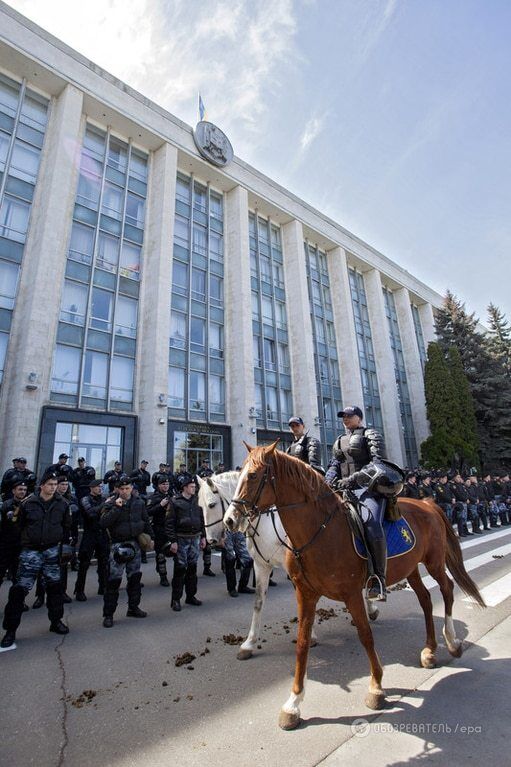 "Майдан" в Молдові: опозиція заблокувала будівлю уряду