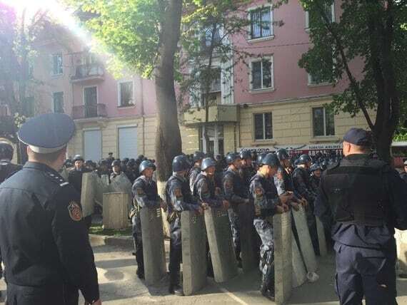 "Майдан" в Молдові: опозиція заблокувала будівлю уряду