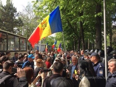 "Майдан" в Молдові: опозиція заблокувала будівлю уряду