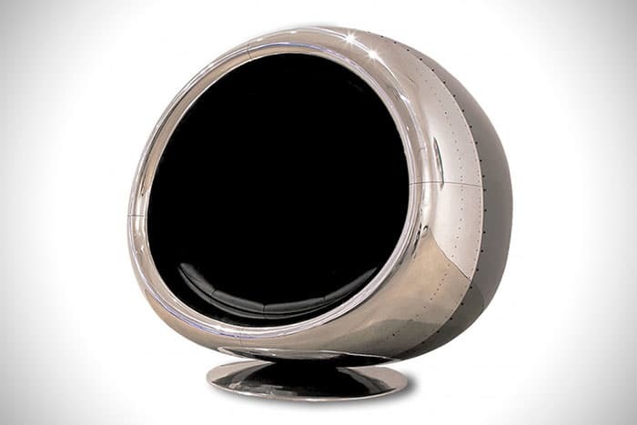 Из двигателя Boeing 737 сделали креативное кресло: опубликовано фото