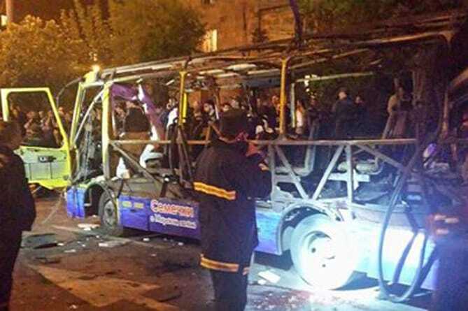 В Ереване взлетел на воздух пассажирский автобус: погибли люди. Фото и видеофакт