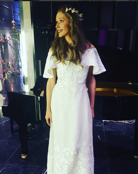Катя Осадчая выложила фото в свадебном платье