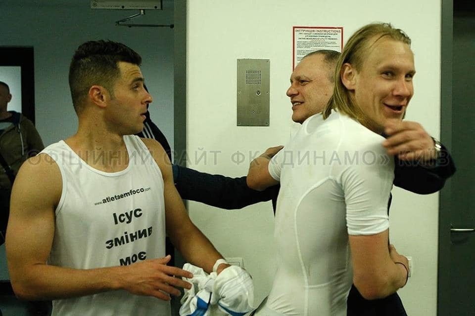 Як гравці "Динамо" "познущалися" над Суркісом, святкуючи чемпіонство: яскраві фото