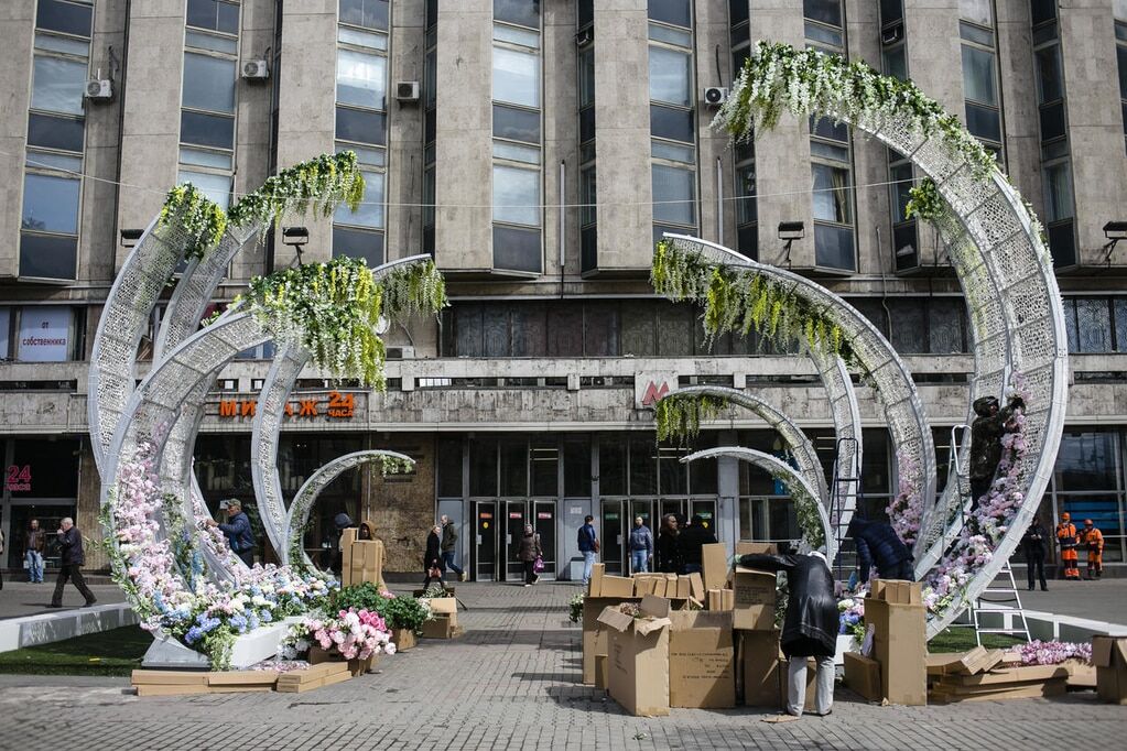 Зеленые человечки, Дядя Степа и осел: Москву заполнили уродливые статуи. Опубликованы фото