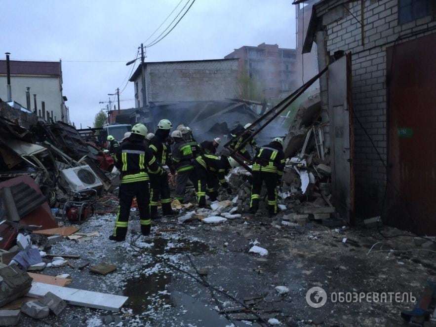 У Києві вибухом рознесло п'ять гаражів, є загиблий: опубліковано фото