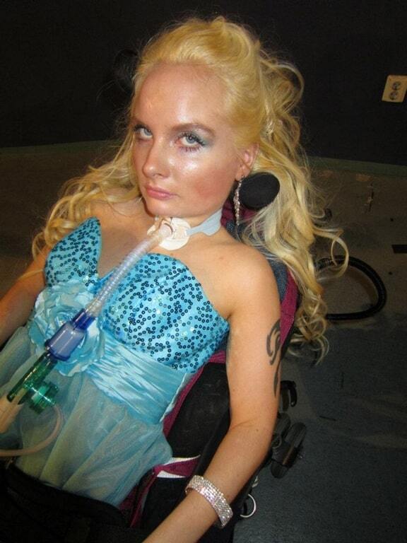 Как Барби: финка потратила $14 тысяч, чтобы изменить парализованное тело