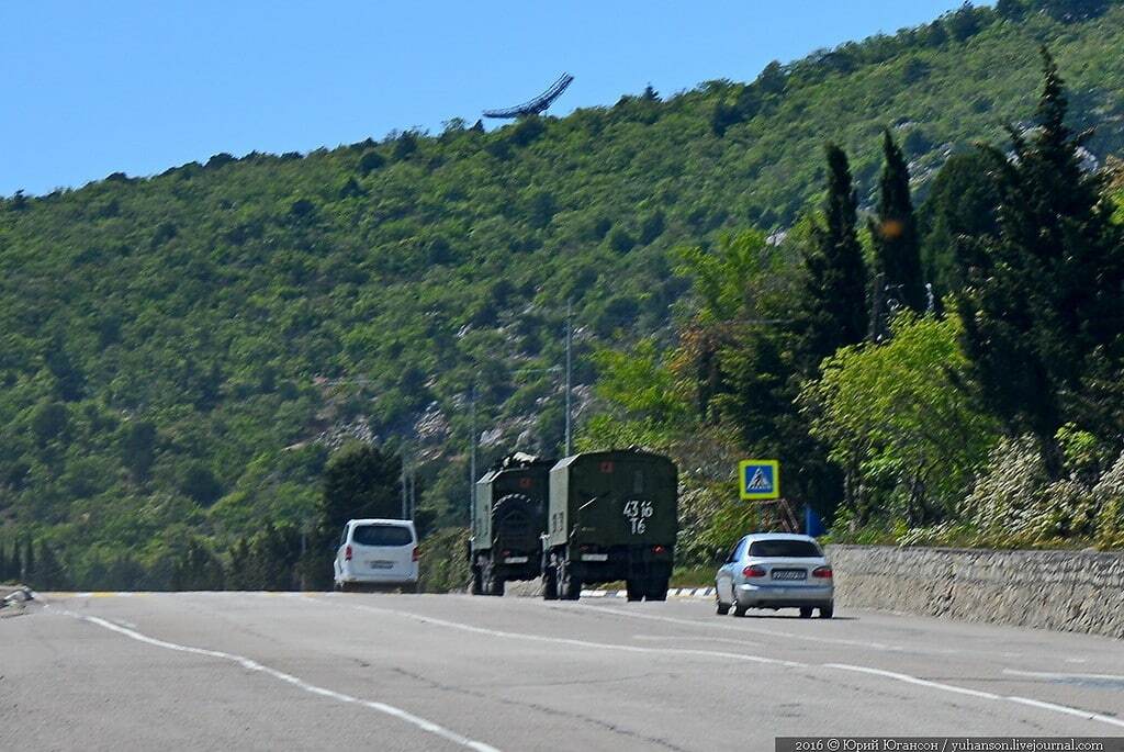 Вот это кино! В Крыму заметили колонну техники ВСУ: фоторепортаж