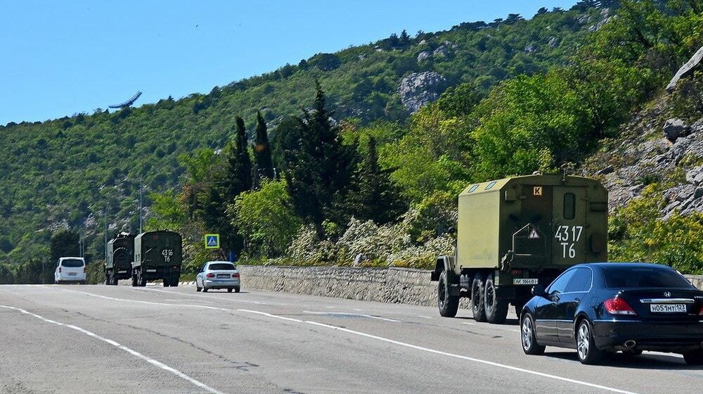 Вот это кино! В Крыму заметили колонну техники ВСУ: фоторепортаж