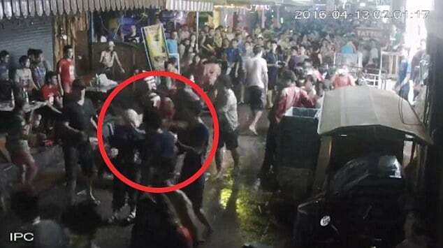 В Таиланде толпа забила до полусмерти британских пенсионеров: ужасающие фото и видео