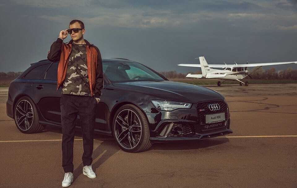 Легендарный футболист сборной Украины снялся в эффектной фотосессии